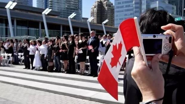 加拿大父母团聚移民新政 抽签制取代先到先得，机遇与挑战并存